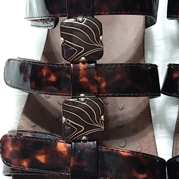 Vionic Amber Tortoise Sandals‎ - Picture 2 of 8